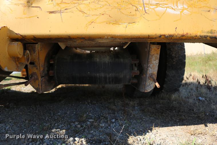 image for item DD0193 1973 Etnyre P chip spreader