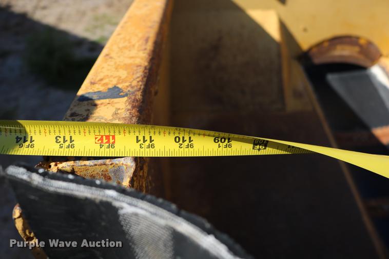 image for item DD0193 1973 Etnyre P chip spreader