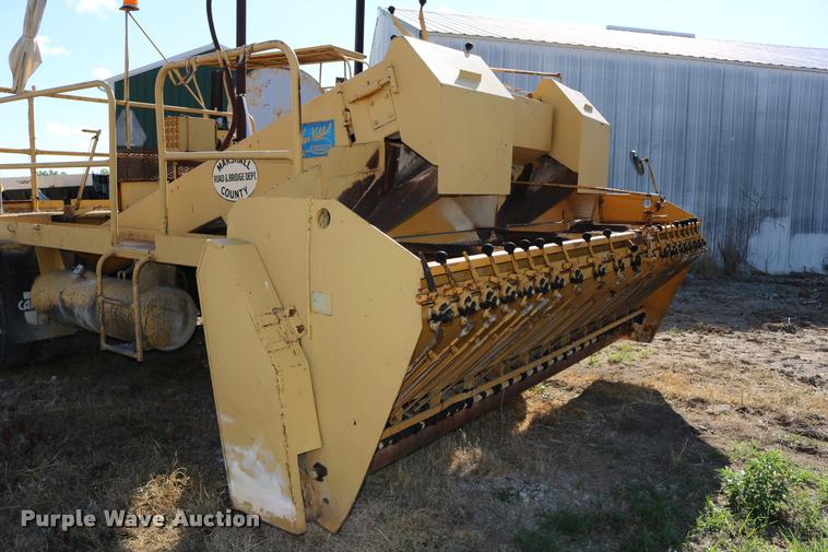 image for item DD0193 1973 Etnyre P chip spreader