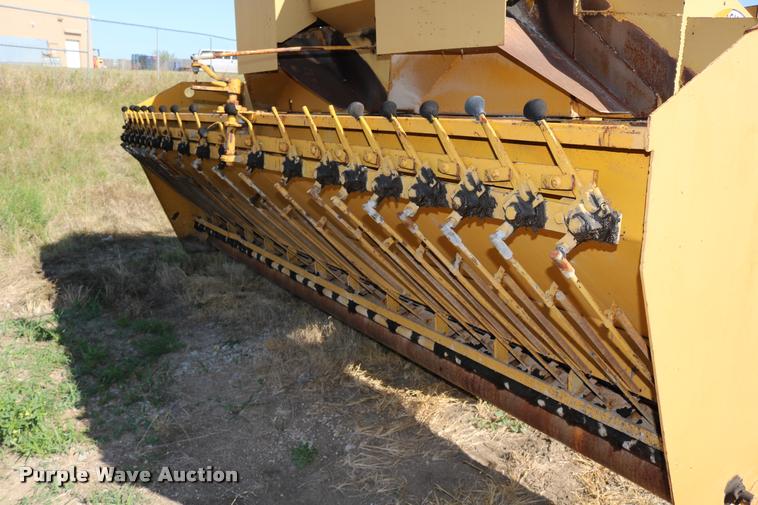 image for item DD0193 1973 Etnyre P chip spreader