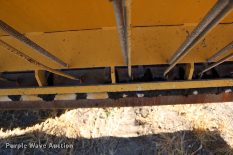 image for item DD0193 1973 Etnyre P chip spreader