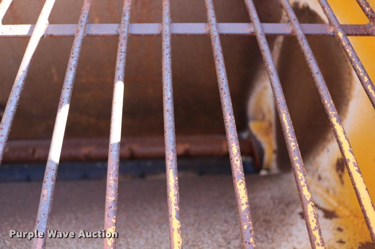 image for item DD0193 1973 Etnyre P chip spreader