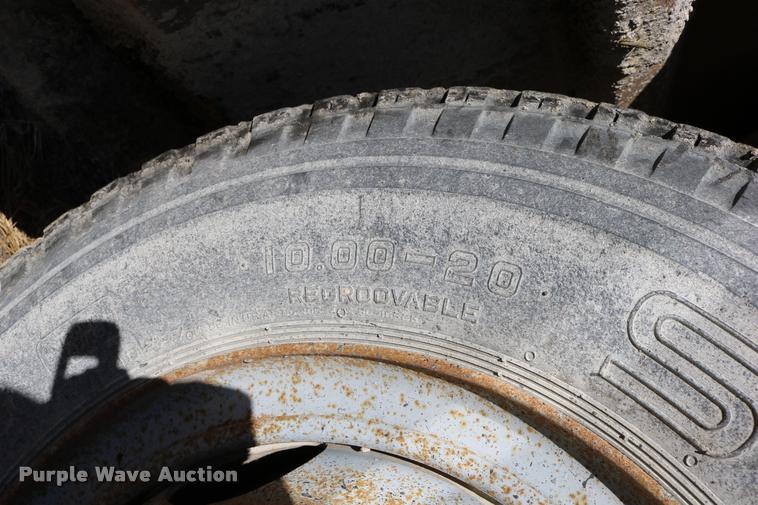 image for item DD0193 1973 Etnyre P chip spreader