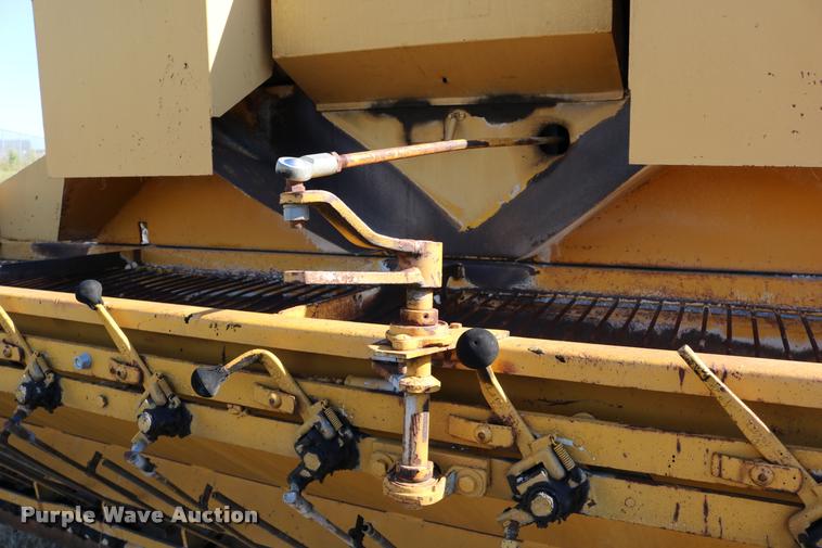 image for item DD0193 1973 Etnyre P chip spreader