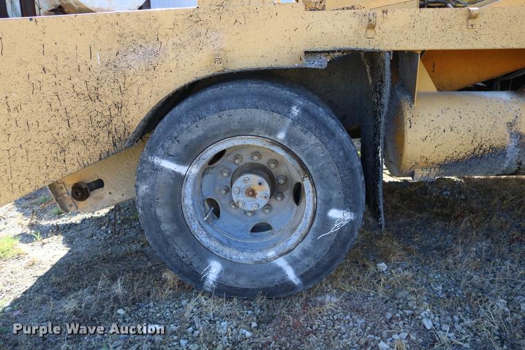 image for item DD0193 1973 Etnyre P chip spreader