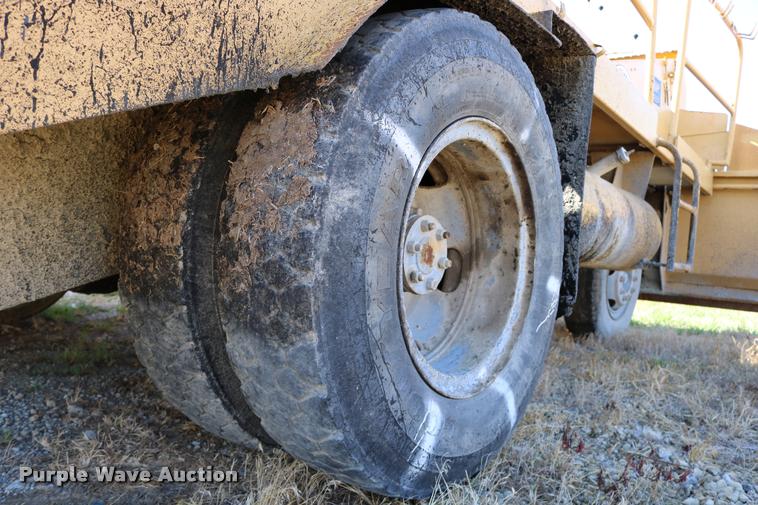 image for item DD0193 1973 Etnyre P chip spreader