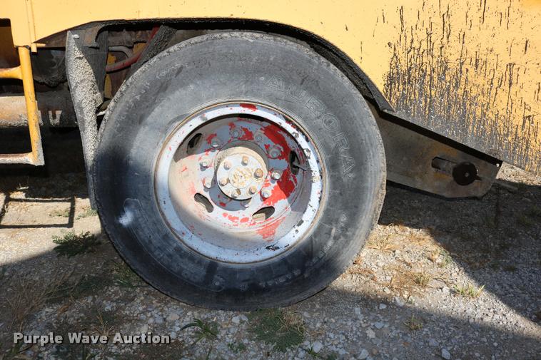 image for item DD0193 1973 Etnyre P chip spreader