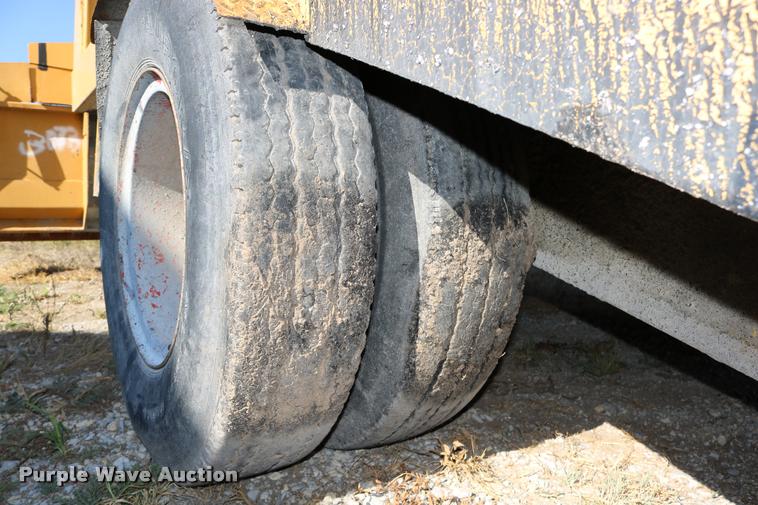 image for item DD0193 1973 Etnyre P chip spreader