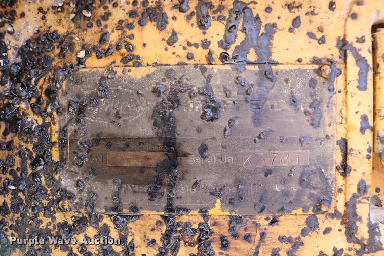 image for item DD0193 1973 Etnyre P chip spreader