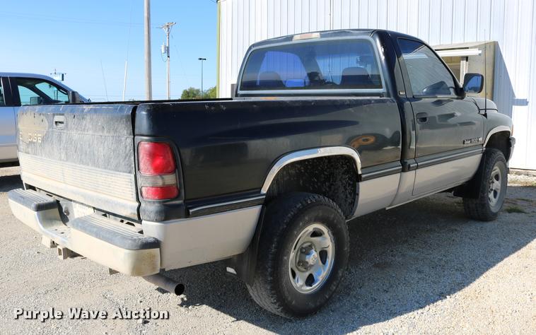 image for item DD0194 1996 Dodge Ram 1500 pickup truck