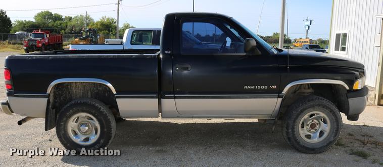 image for item DD0194 1996 Dodge Ram 1500 pickup truck