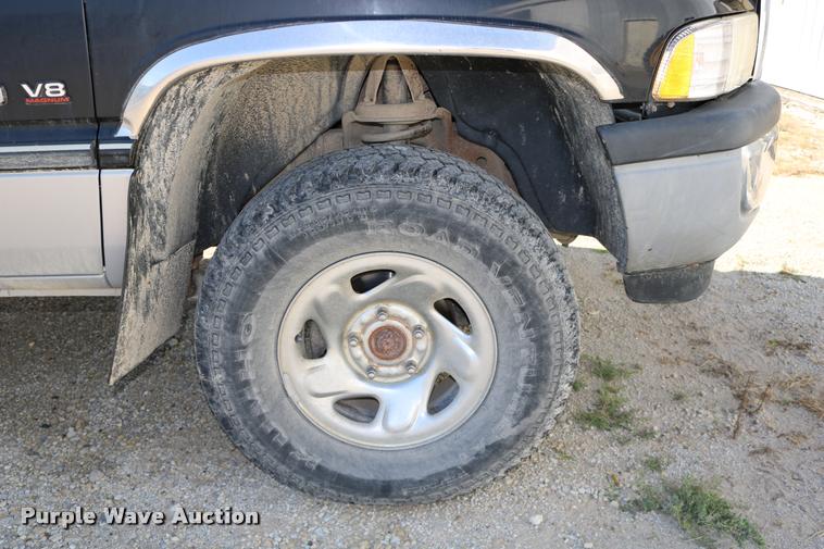 image for item DD0194 1996 Dodge Ram 1500 pickup truck
