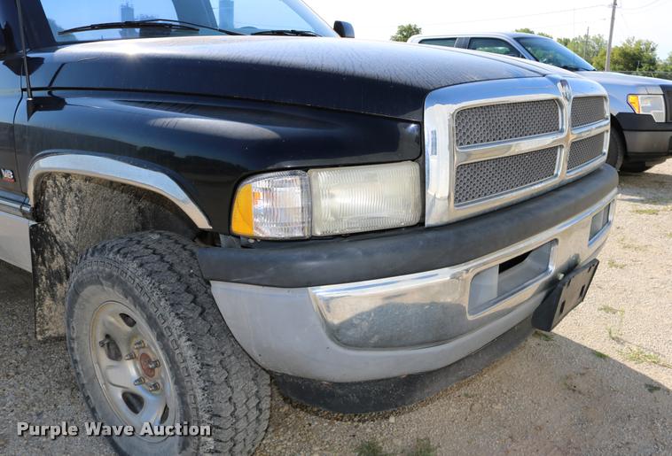 image for item DD0194 1996 Dodge Ram 1500 pickup truck