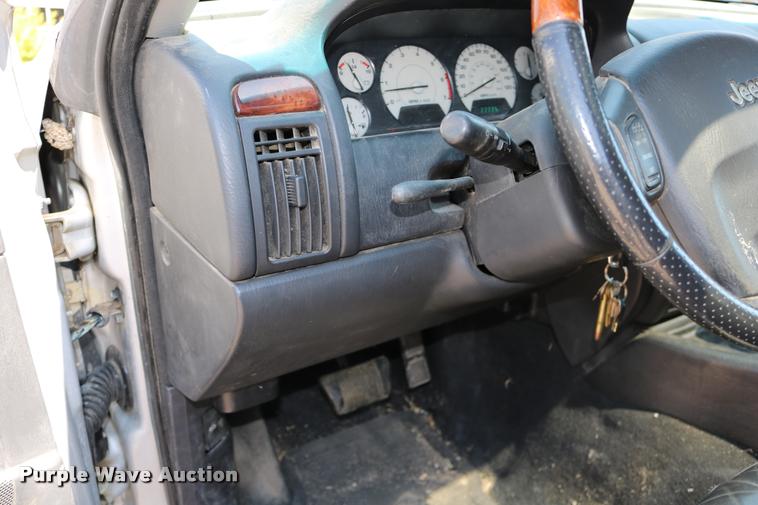 image for item DD0202 2004 Jeep Grand Cherokee SUV