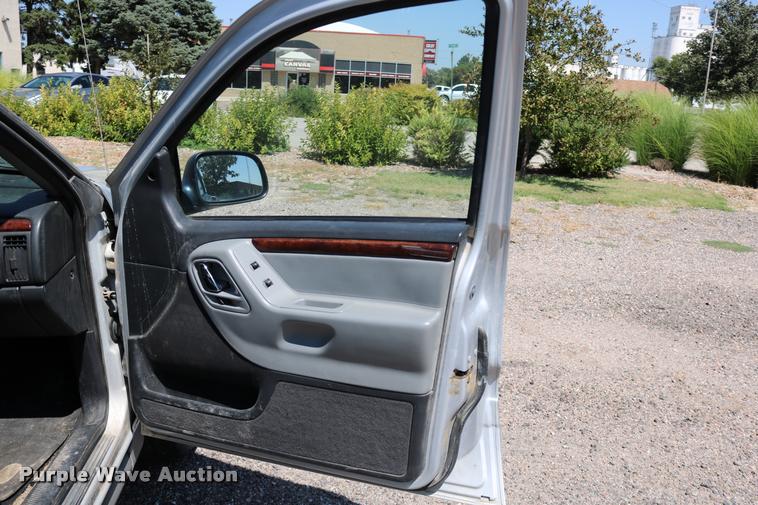 image for item DD0202 2004 Jeep Grand Cherokee SUV