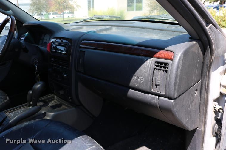 image for item DD0202 2004 Jeep Grand Cherokee SUV