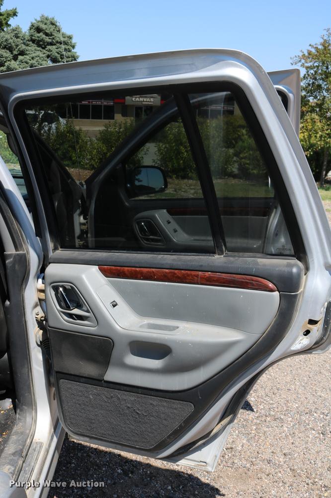 image for item DD0202 2004 Jeep Grand Cherokee SUV