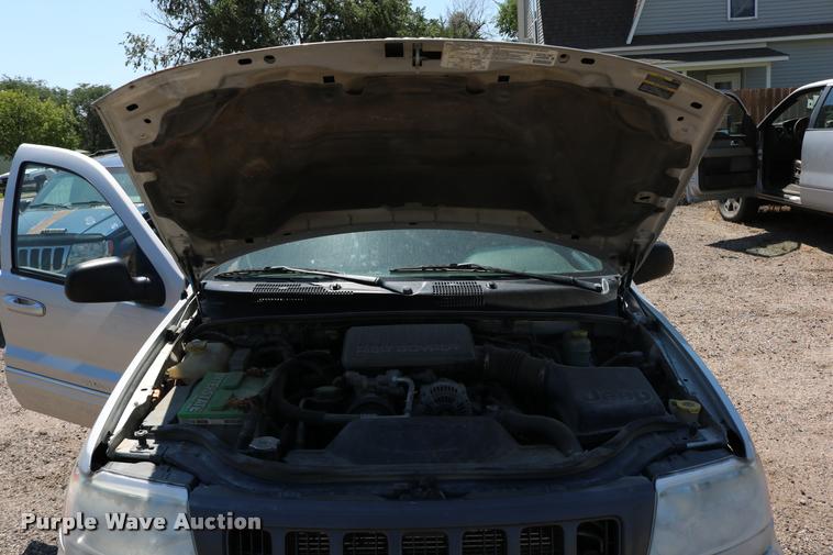 image for item DD0202 2004 Jeep Grand Cherokee SUV