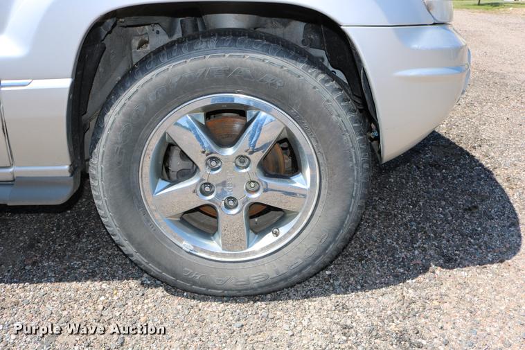 image for item DD0202 2004 Jeep Grand Cherokee SUV