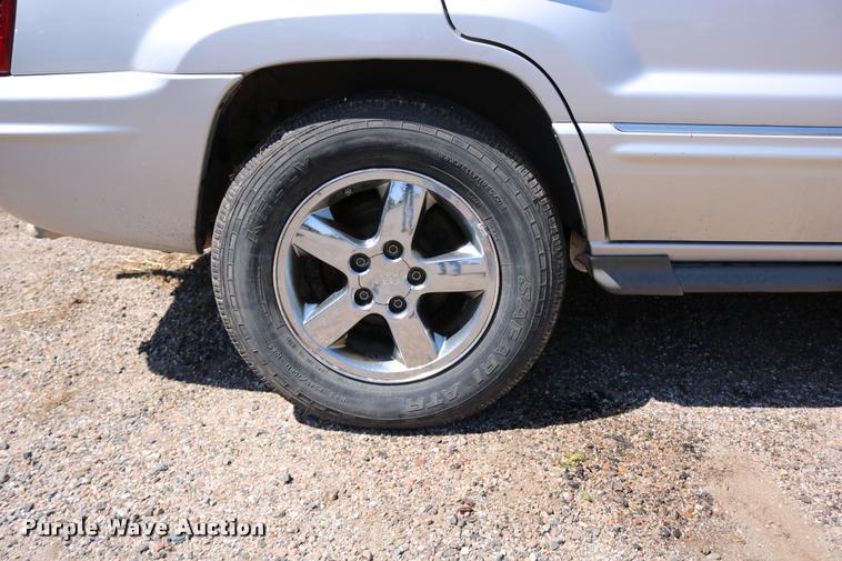 image for item DD0202 2004 Jeep Grand Cherokee SUV