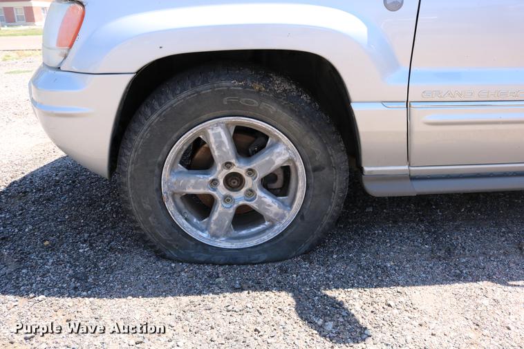 image for item DD0202 2004 Jeep Grand Cherokee SUV