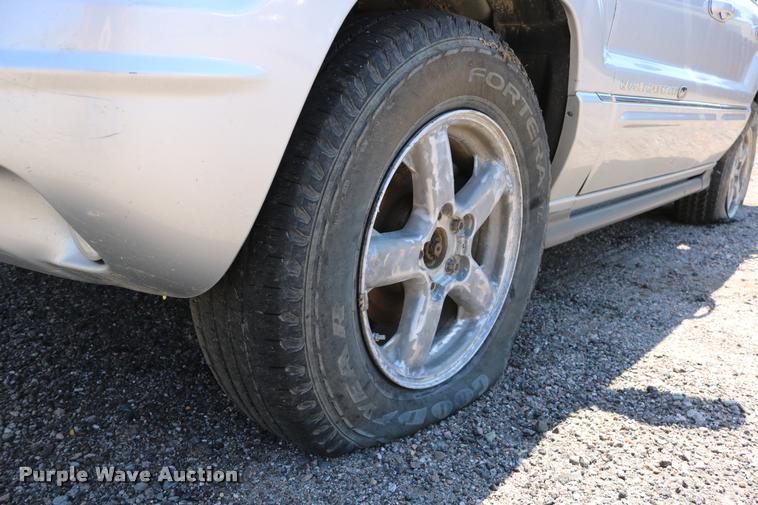 image for item DD0202 2004 Jeep Grand Cherokee SUV
