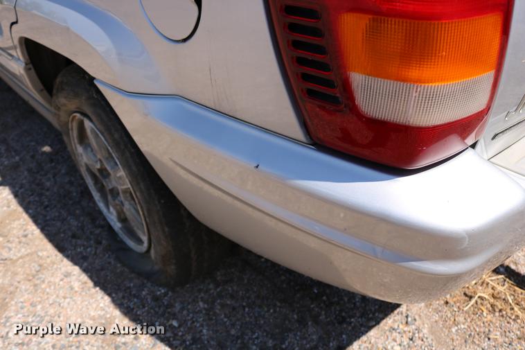 image for item DD0202 2004 Jeep Grand Cherokee SUV