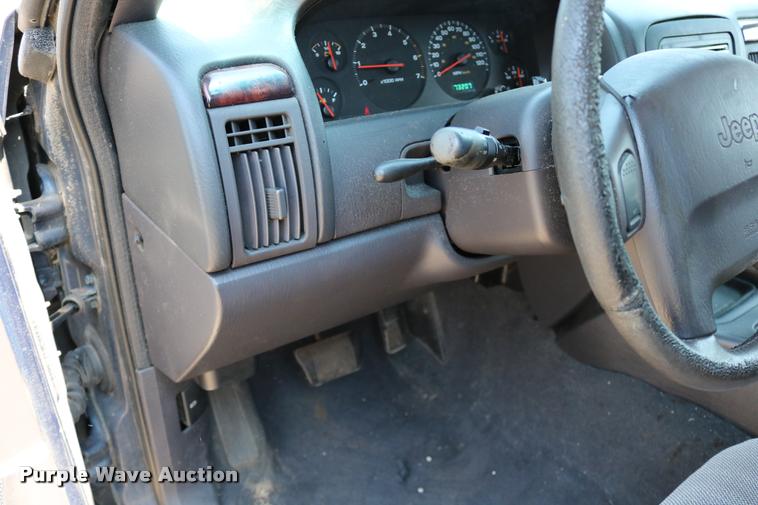 image for item DD0203 2000 Jeep Grand Cherokee SUV