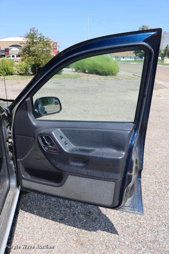 image for item DD0203 2000 Jeep Grand Cherokee SUV