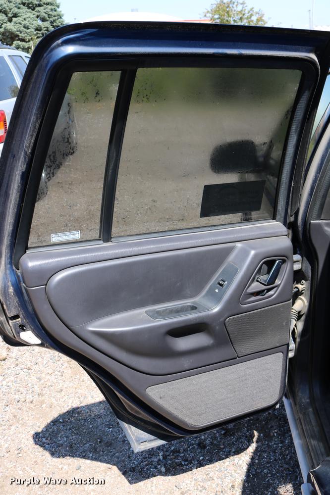 image for item DD0203 2000 Jeep Grand Cherokee SUV