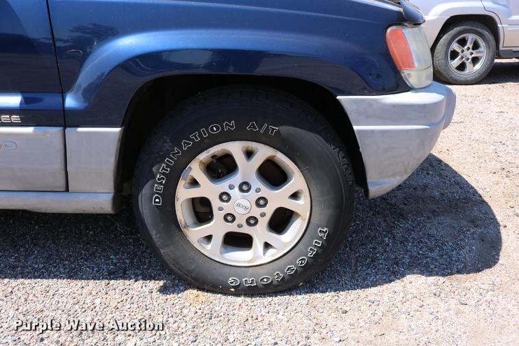 image for item DD0203 2000 Jeep Grand Cherokee SUV