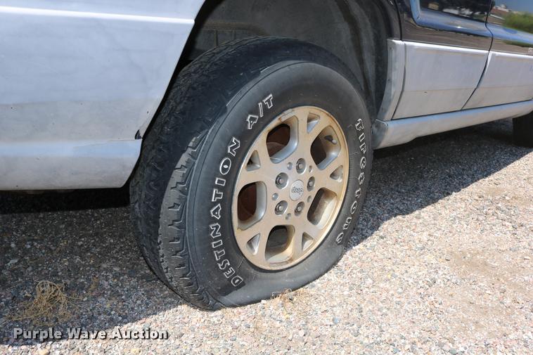 image for item DD0203 2000 Jeep Grand Cherokee SUV