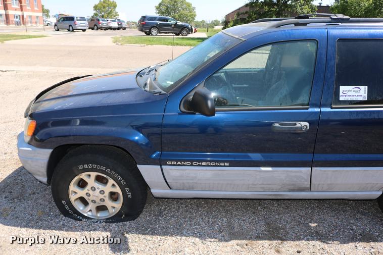 image for item DD0203 2000 Jeep Grand Cherokee SUV