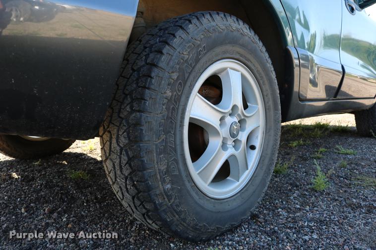 image for item DD0205 2002 Hyundai Santa Fe SUV