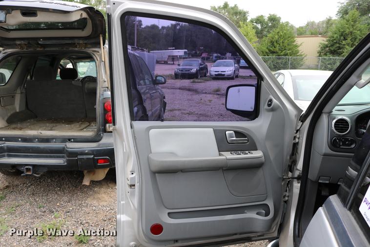 image for item DD0206 2004 Ford Expedition SUV