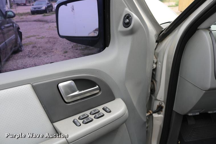 image for item DD0206 2004 Ford Expedition SUV