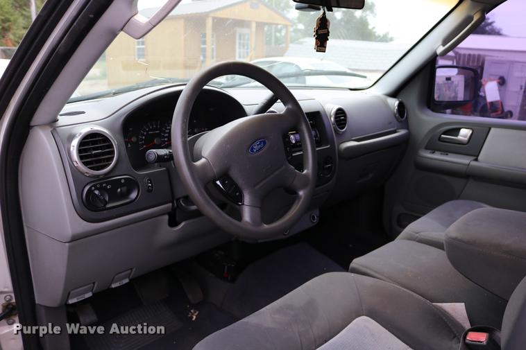 image for item DD0206 2004 Ford Expedition SUV