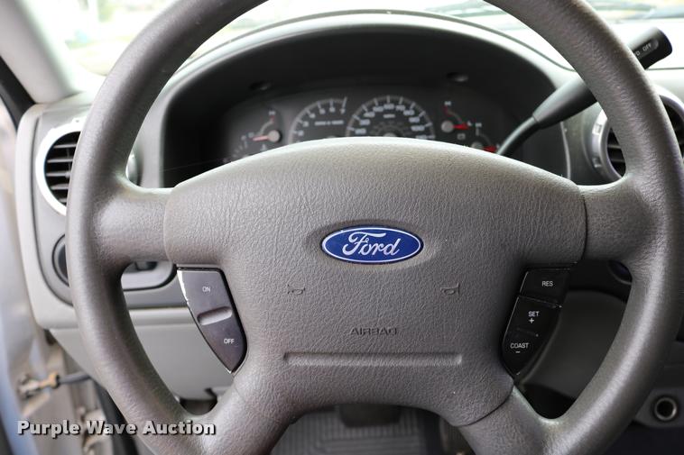 image for item DD0206 2004 Ford Expedition SUV