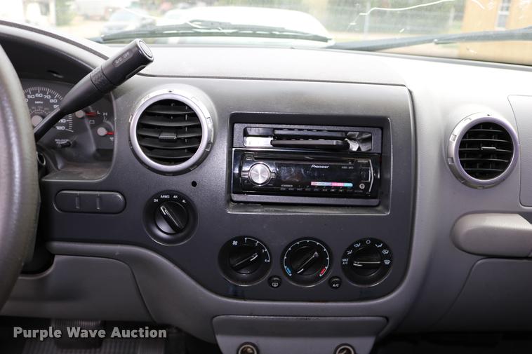 image for item DD0206 2004 Ford Expedition SUV