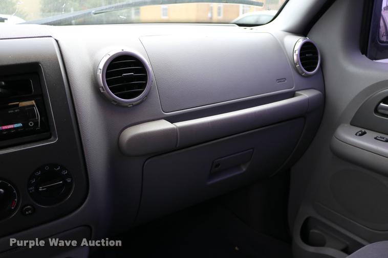 image for item DD0206 2004 Ford Expedition SUV