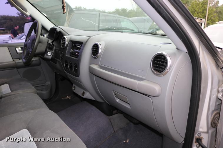 image for item DD0206 2004 Ford Expedition SUV