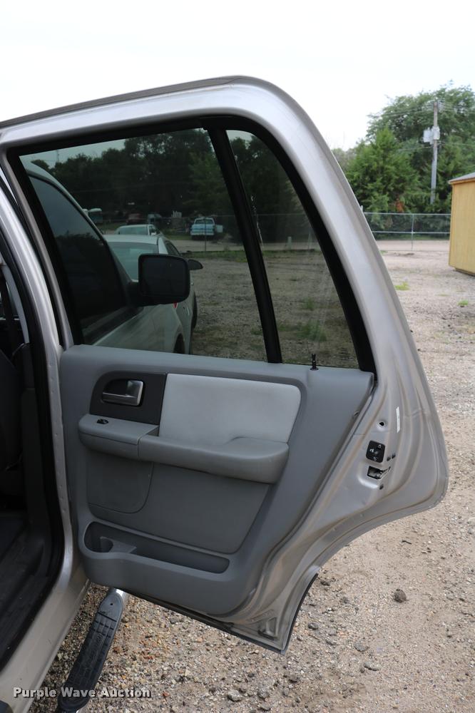 image for item DD0206 2004 Ford Expedition SUV