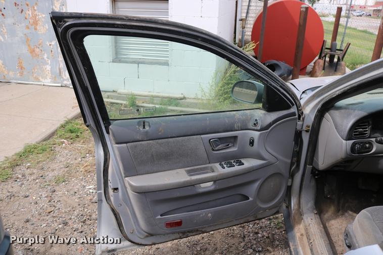 image for item DD0207 2000 Ford Taurus