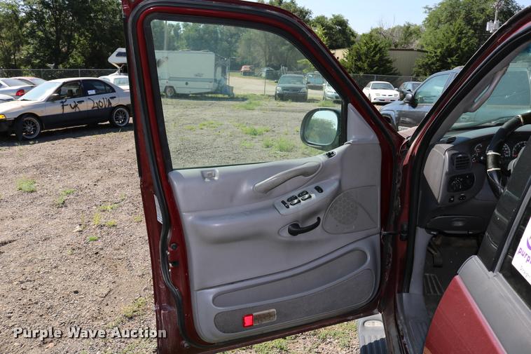 image for item DD0208 2001 Ford Expedition SUV