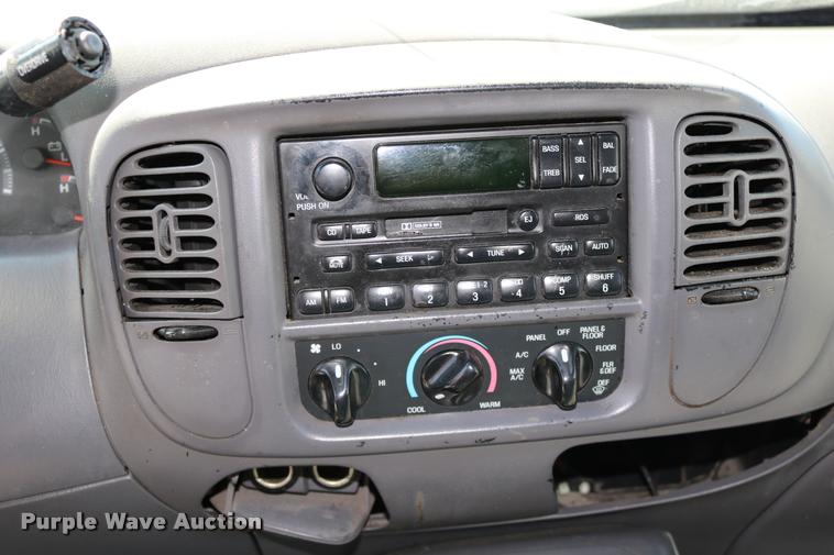 image for item DD0208 2001 Ford Expedition SUV