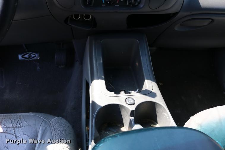 image for item DD0208 2001 Ford Expedition SUV