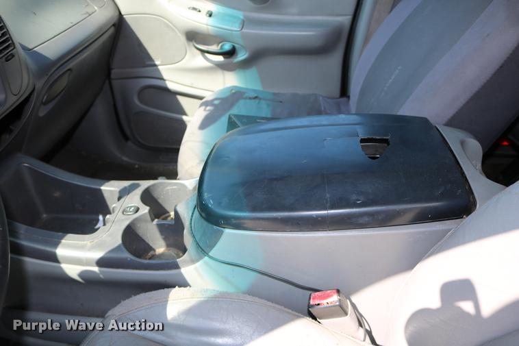 image for item DD0208 2001 Ford Expedition SUV