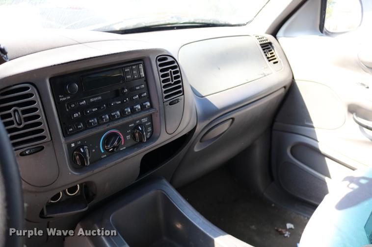 image for item DD0208 2001 Ford Expedition SUV