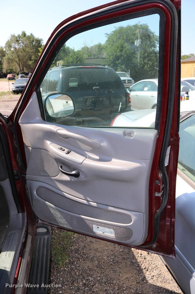 image for item DD0208 2001 Ford Expedition SUV