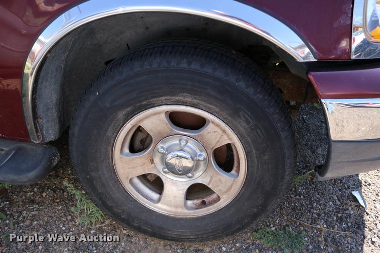 image for item DD0208 2001 Ford Expedition SUV